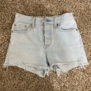 Levi wedgie shorts
